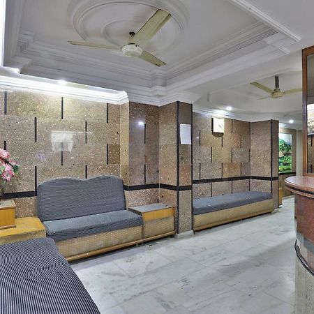Spot On Hotel Decent Ānand エクステリア 写真