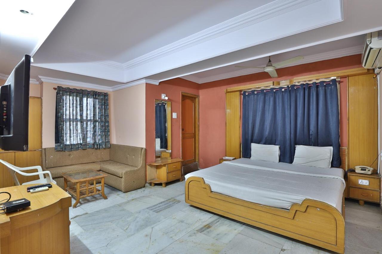 Spot On Hotel Decent Ānand エクステリア 写真