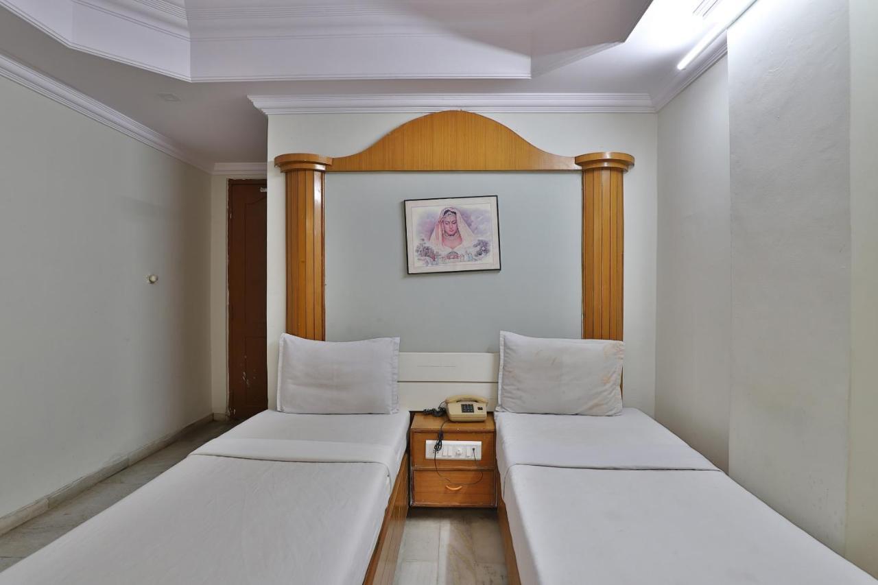 Spot On Hotel Decent Ānand エクステリア 写真